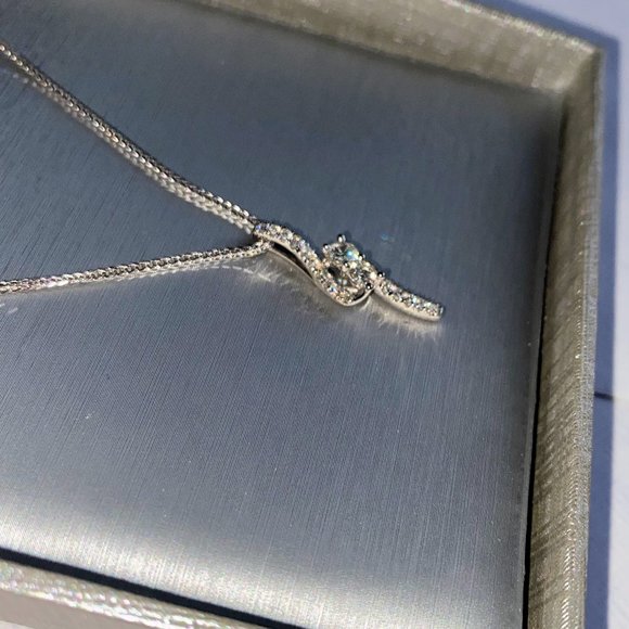 14K Gold Diamond Studded Necklace - Ever Us Collection - brand new, unworn - Picture 4 of 6